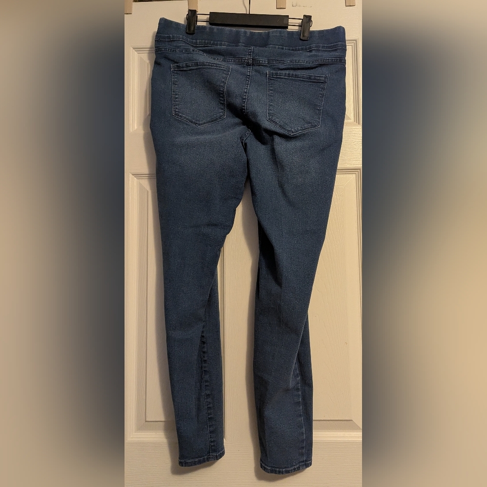 Old Navy Women's Skinny Jeans in Deep Blue EUC - Picture 2 of 4